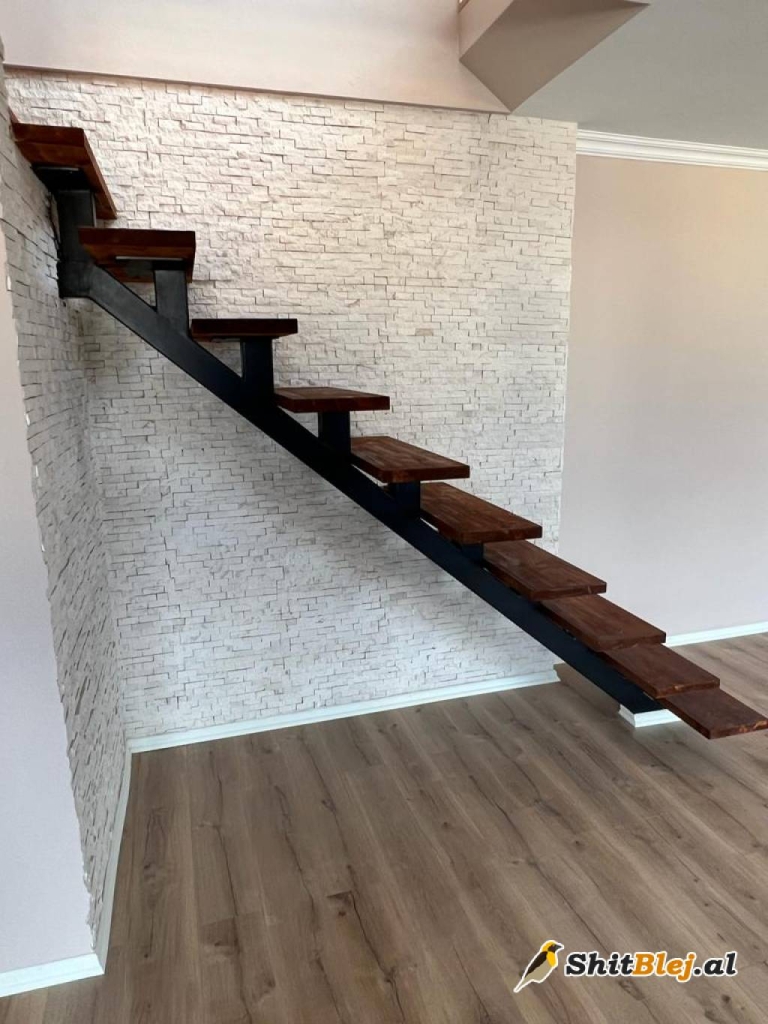 Duplex Mbi Komunen e Parisit..!!