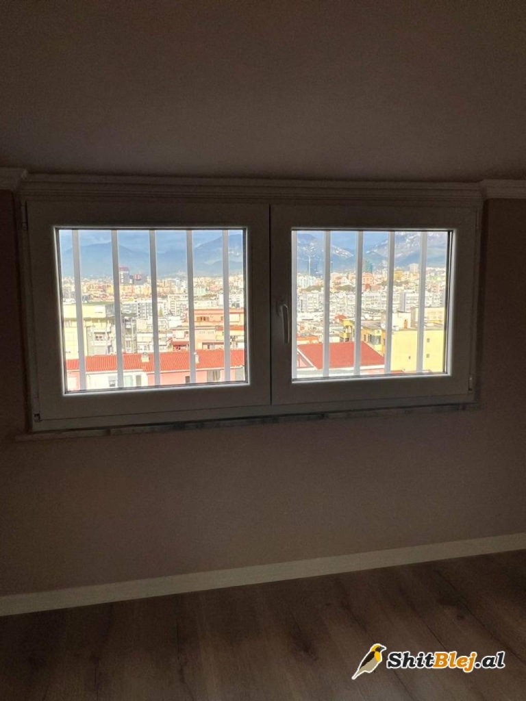 Duplex Mbi Komunen e Parisit..!!