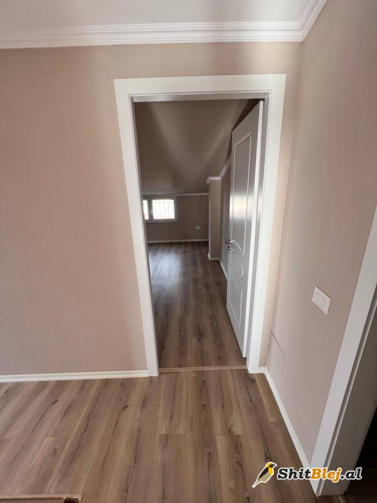Duplex Mbi Komunen e Parisit..!!
