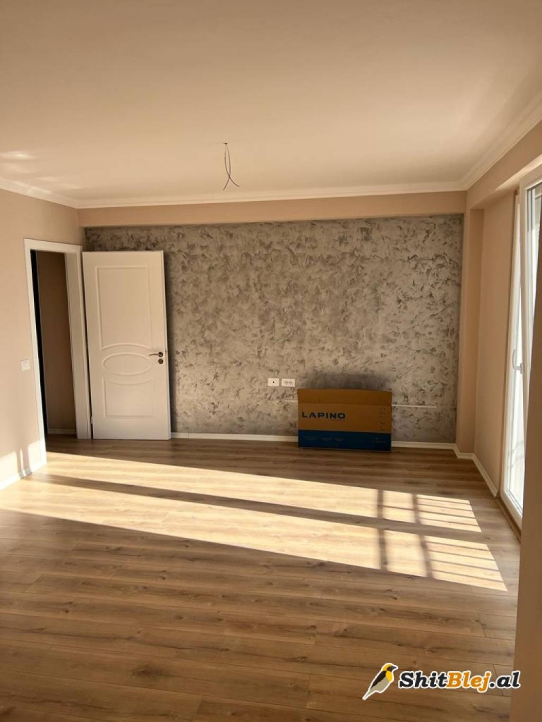 Duplex Mbi Komunen e Parisit..!!