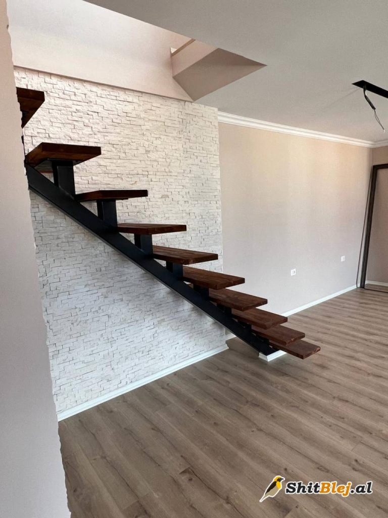Duplex Mbi Komunen e Parisit..!!