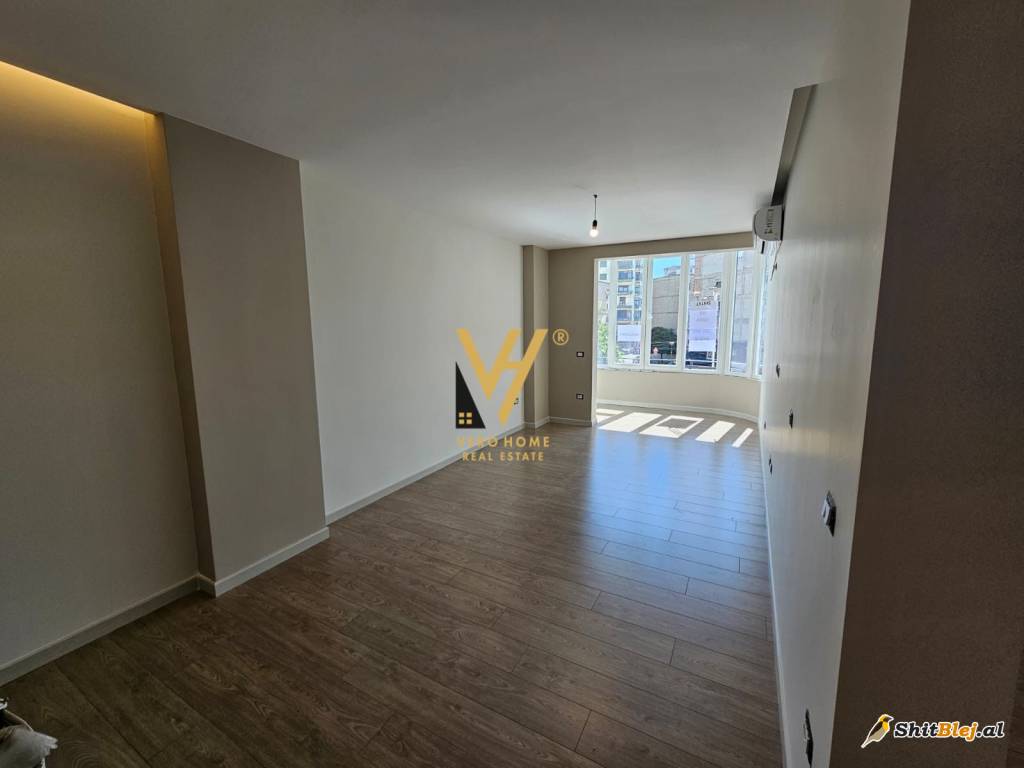 ZYRE 120M2 ME QERA TE ZOGU I ZI 1.400 EU