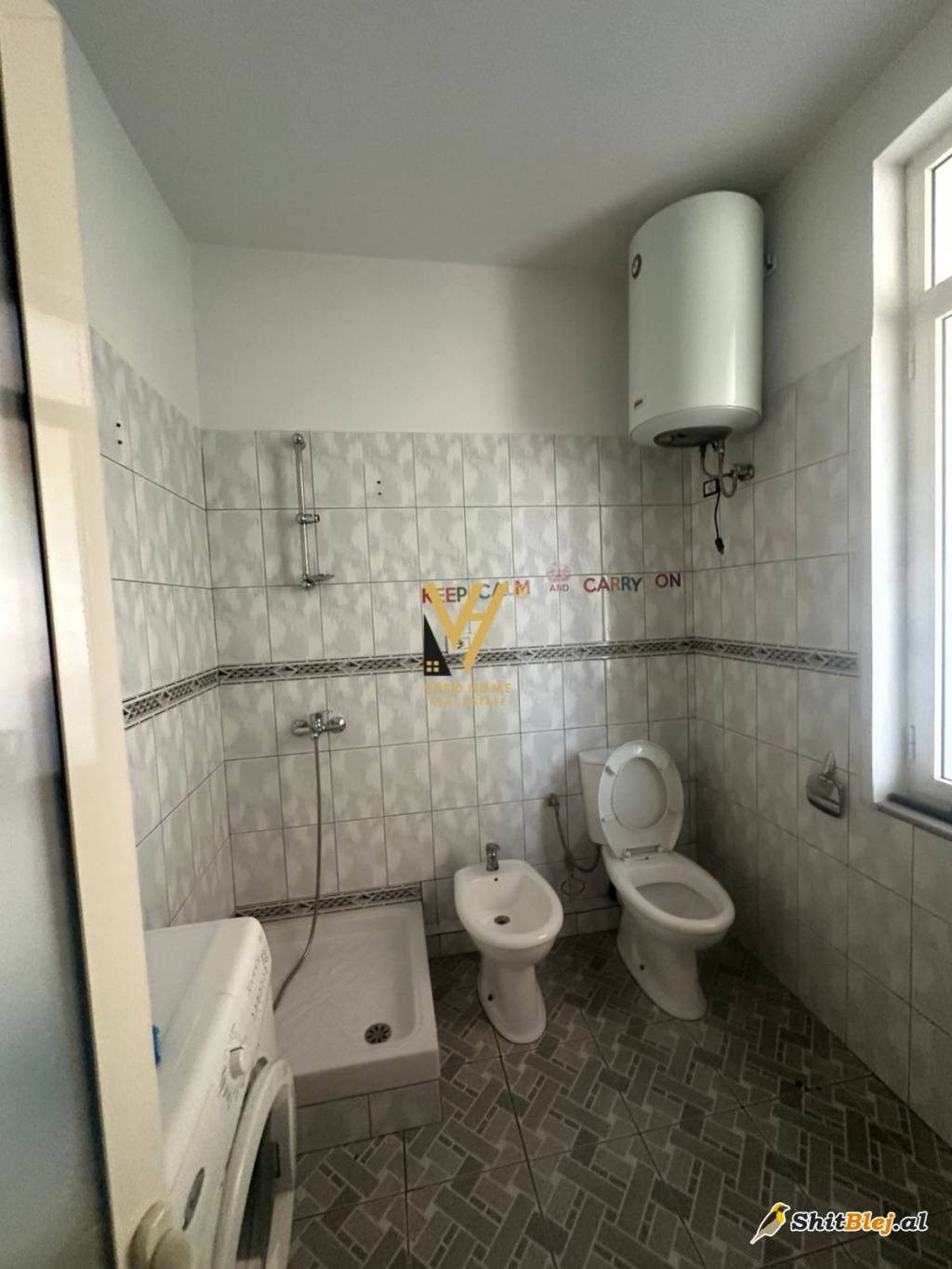 GODINE PAS FAKULTETIT EKONOMIK 2.700 EUR