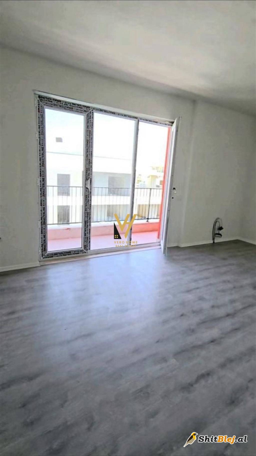 ZYRE 65 M2 ME QERA TE UNIVERS CITY 600 E