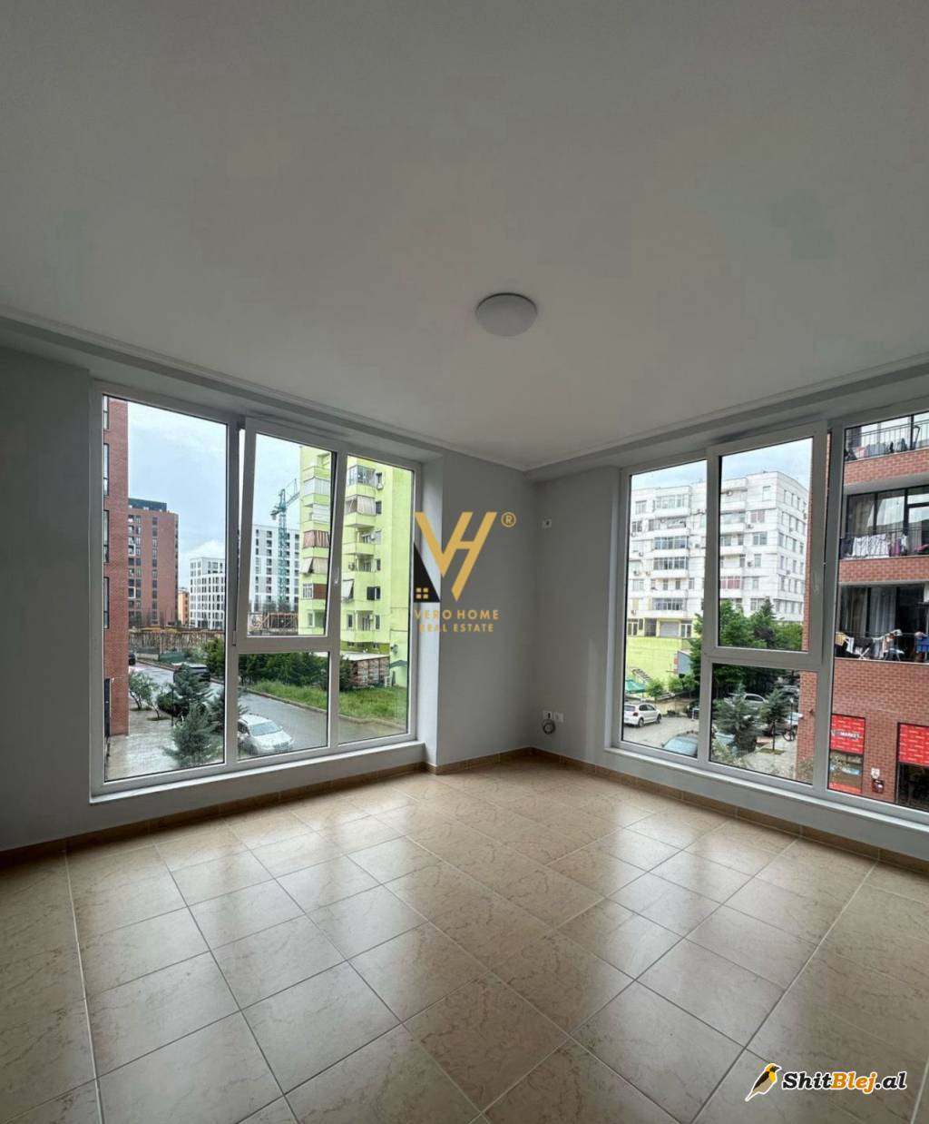  ZYRE 122M2 STACIONI I TRENIT 1300 EURO