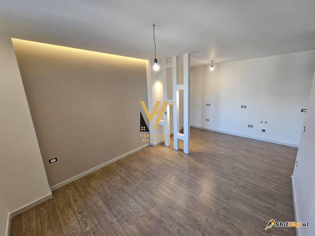 ZYRE 120M2 ME QERA TE ZOGU I ZI 1.400 EU