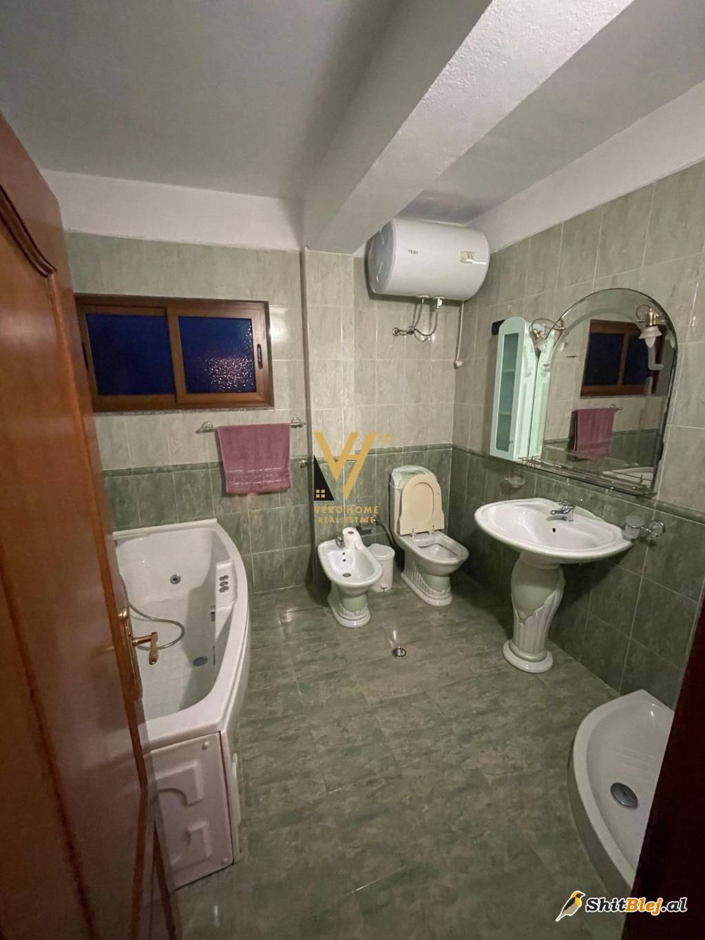 VILE 3-KATSHE ME QERA TE QSUT 1.000 EURO