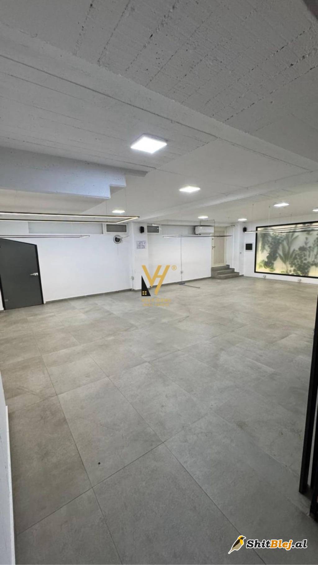 ZYRE 250M2 ME QERA TE TOPTANI 2.700 EURO