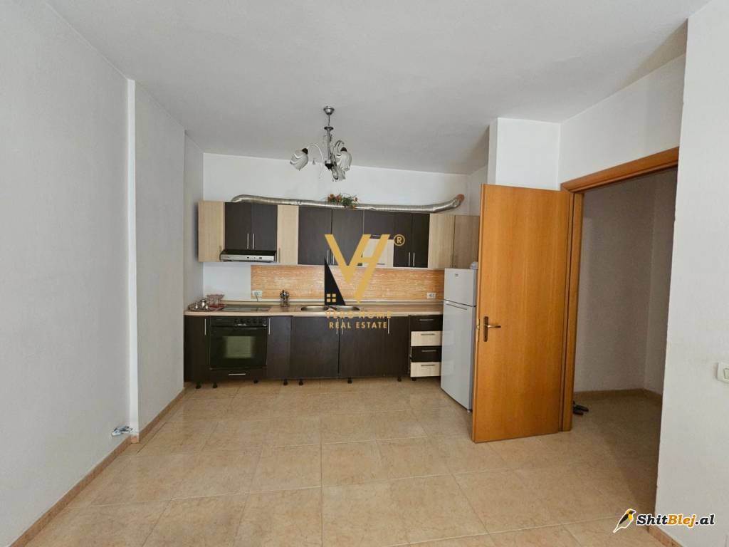  2+1 ME QERAFABRIKA E MIELLIT 50.000 LEK