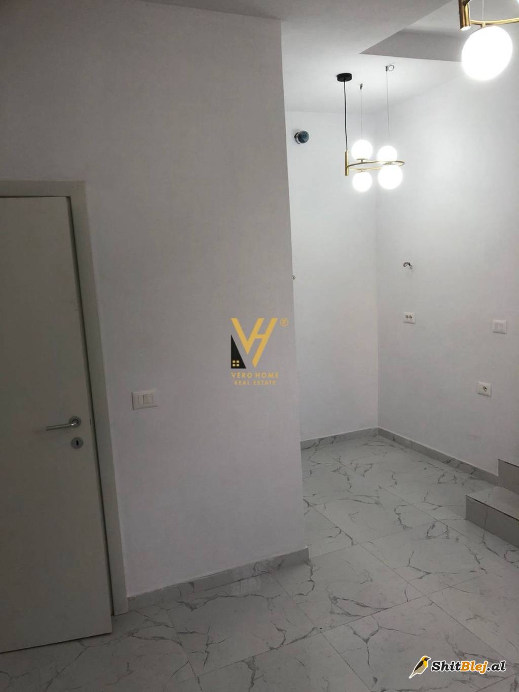 ZYRE 50 M2 TE HOXHA TAHSIM 500 EURO
