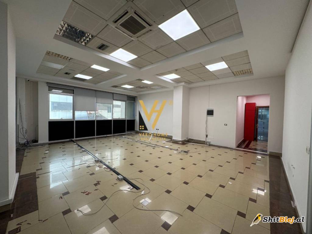 ZYRE 100 M2 ME QIRA TE BARRIKADA 800 EUR
