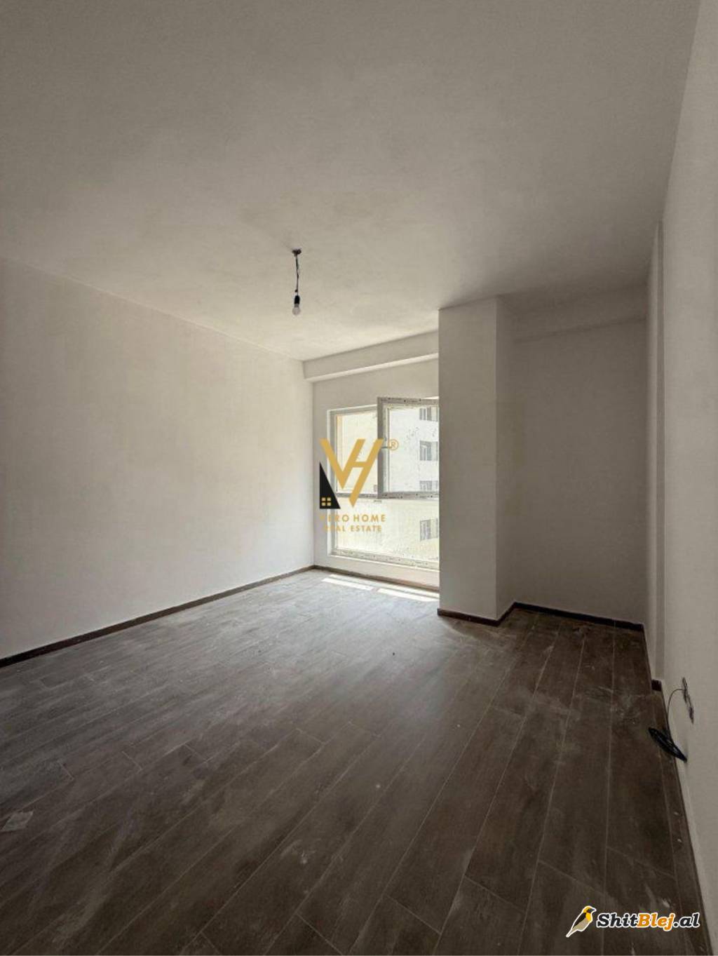 ZYRE 70M2 TE KOMAURA,ZOGU I ZI 450 EURO