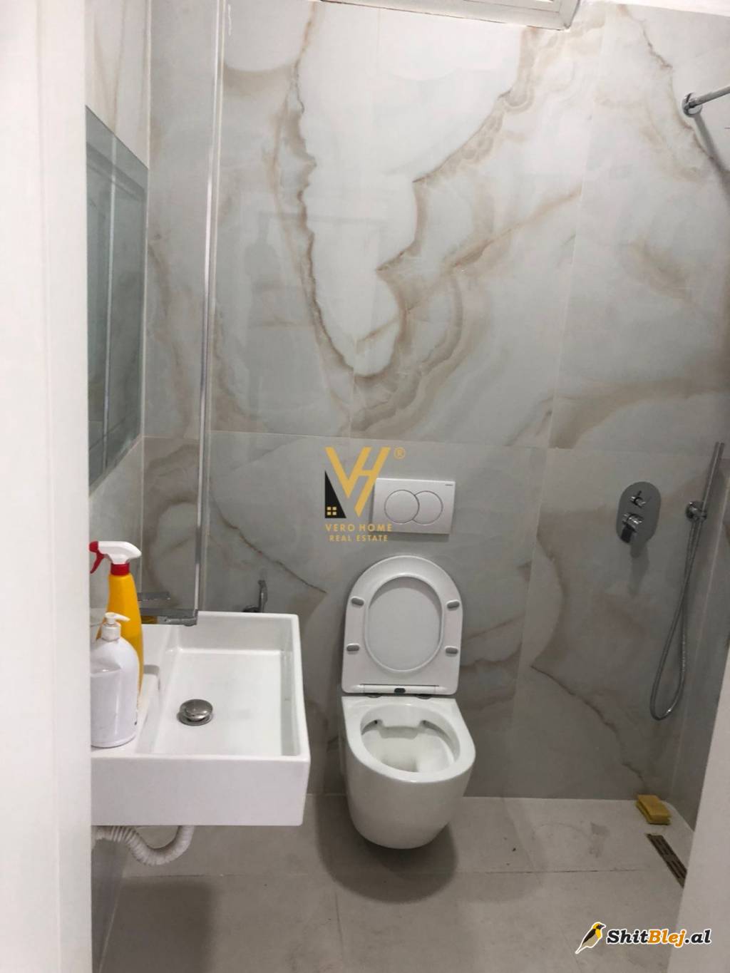 ZYRE 50 M2 TE HOXHA TAHSIM 500 EURO