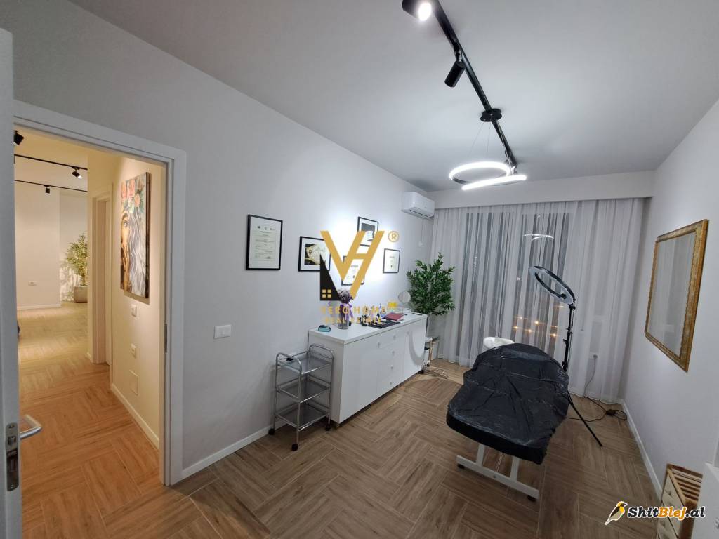 2+1+2 TE RRUGA E BARRIKADAVE 275.000 EUR