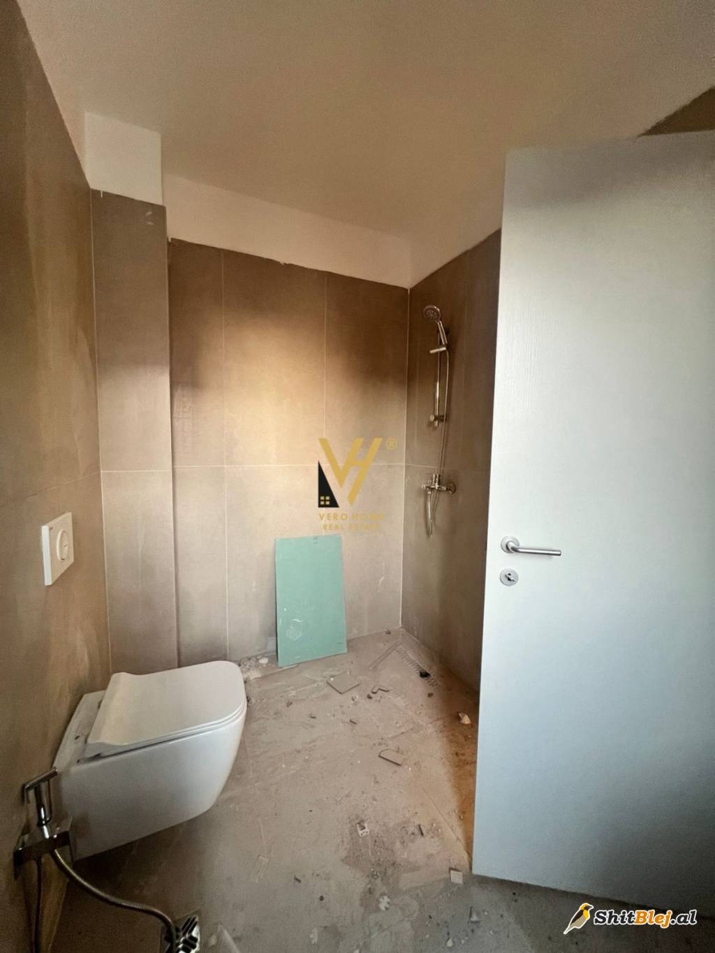 ZYRE 75 M2 TE KOMUNA E PARISIT 600 EURO