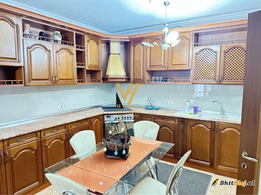  2+1+2 ME QIRA TE ZOGU I ZI 700 EURO