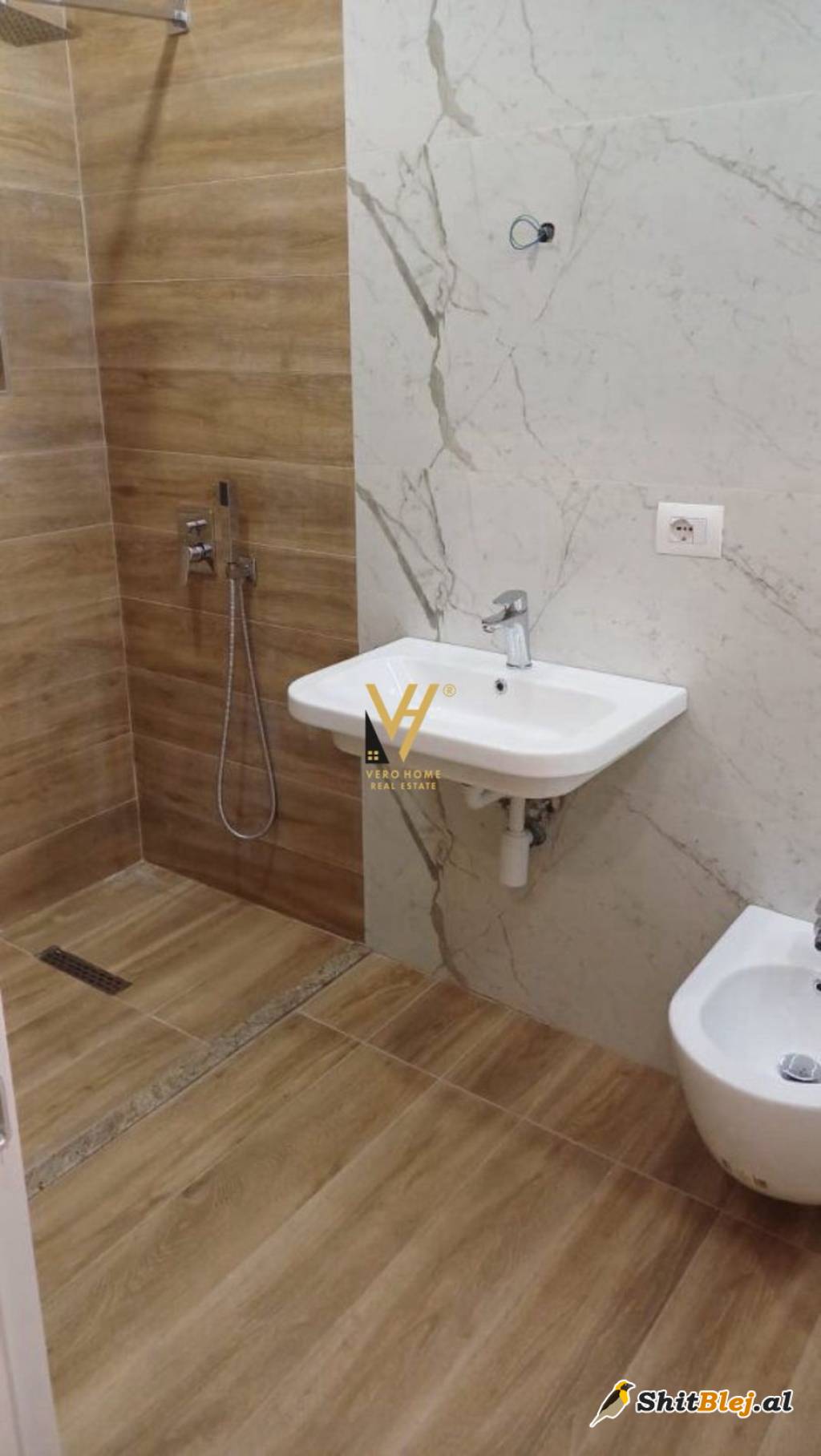 ZYRE 87M2 TE RRUGA HOXHA TAHSIM 600 EURO