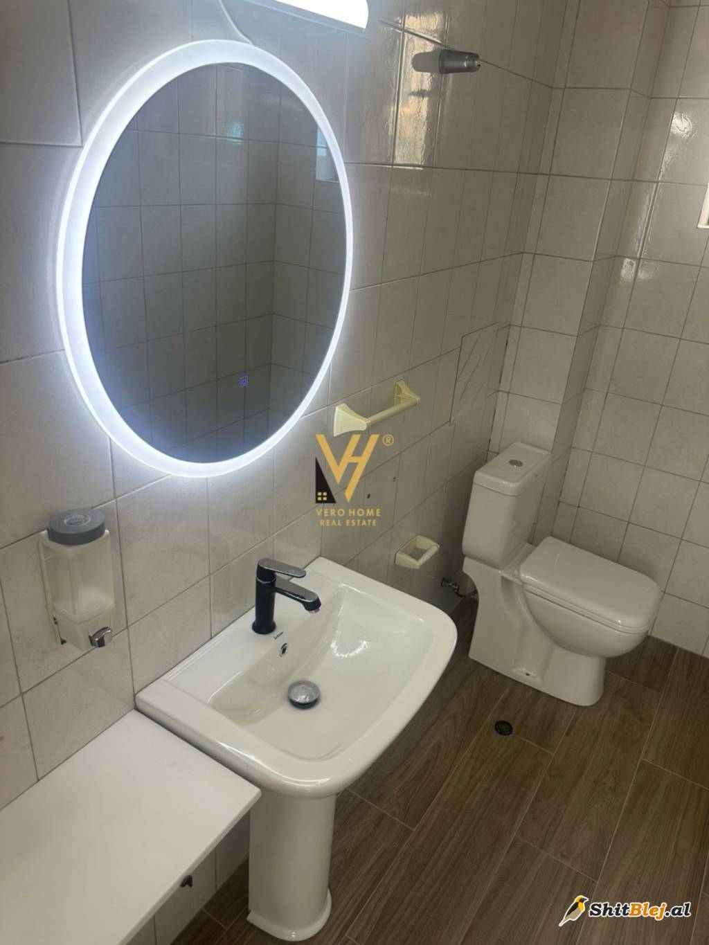 AMBIENT TE BULEVARDIT ZOGU I 1.500 EURO