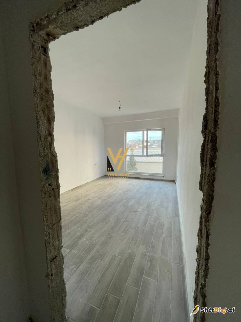 2+1+2 TE KOMPLEKSI AURA 179.400 EURO