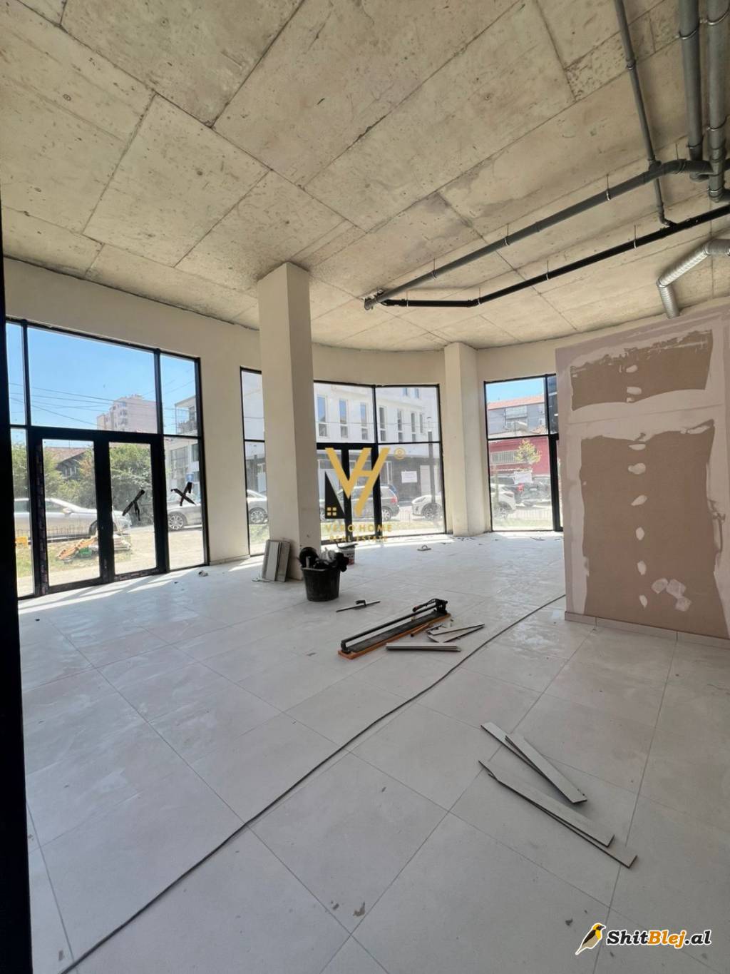 DYQAN 175M2 TE KOMUNA PARISIT 875.000EUR