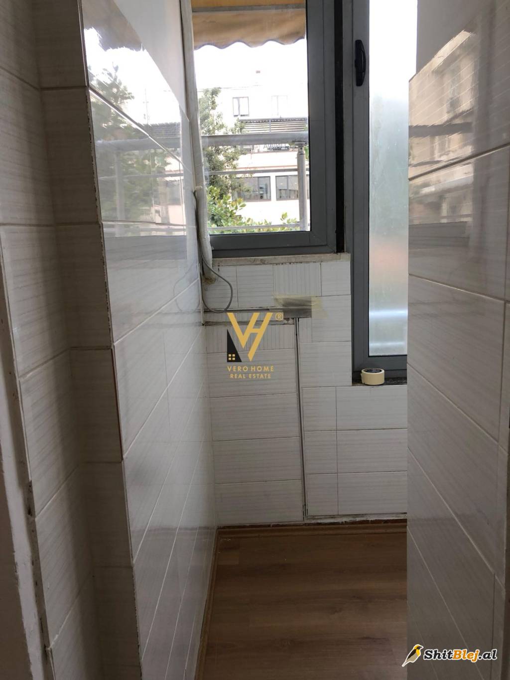  ZYRE 65 M2 ME QIRA NE QENDER 1.500 EURO