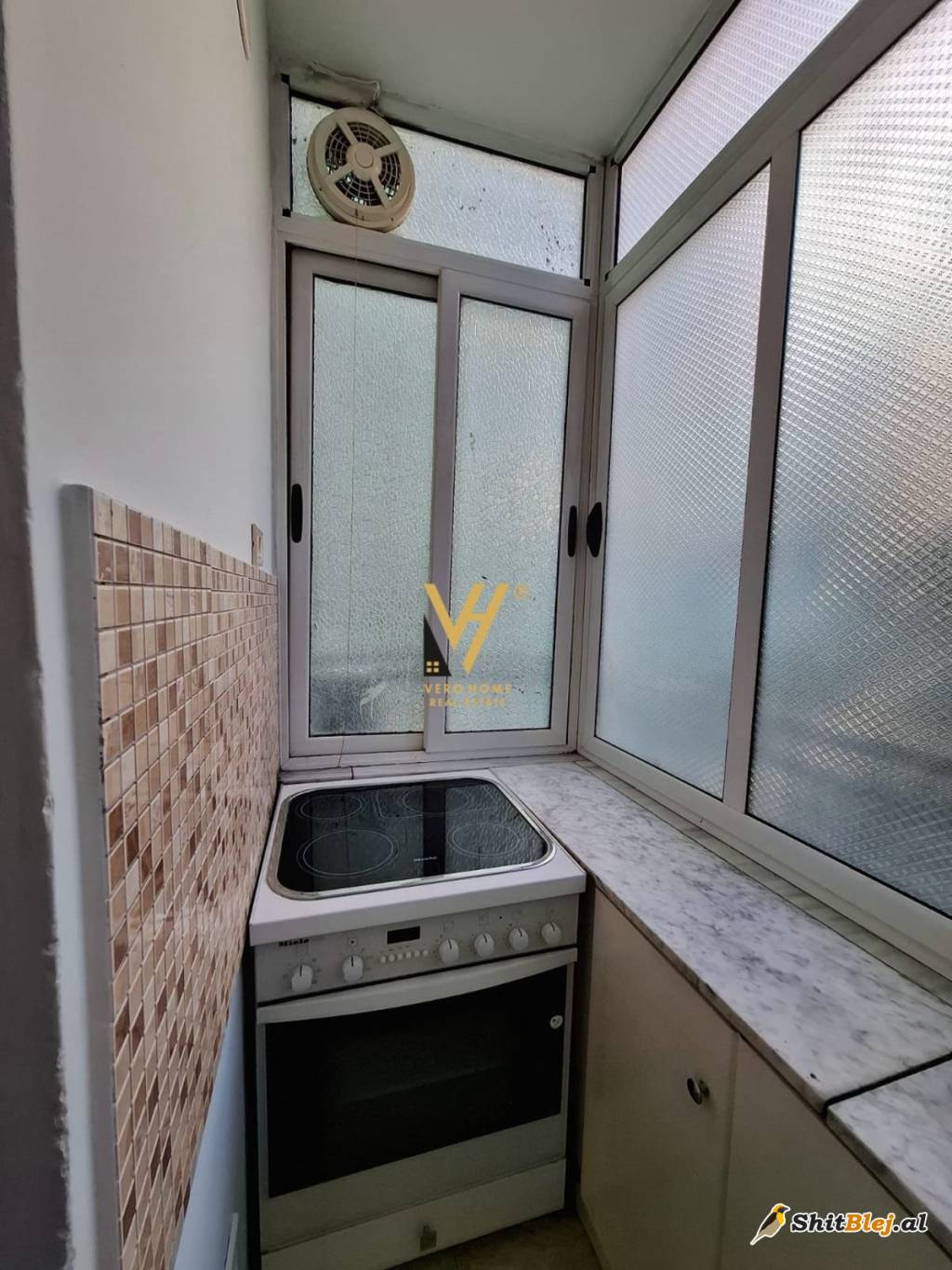  1+1 ME QERA TE KOMUNA E PARISIT 550 EUR