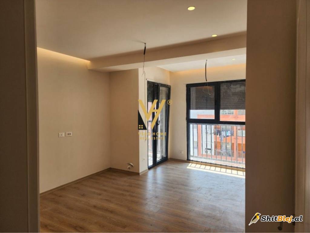 AMBIENT 92 M2 TE BULEVARDI I RI 500 EURO