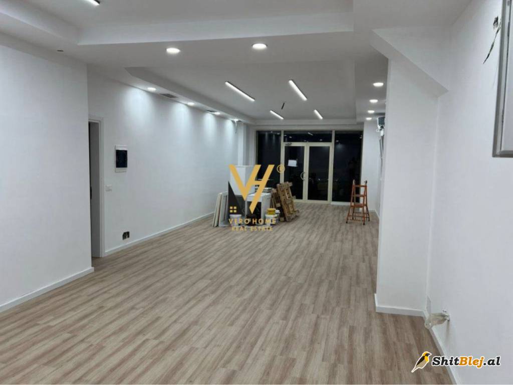  AMBIENT 75M2 ME QERA TE BRRYLI 800 EURO