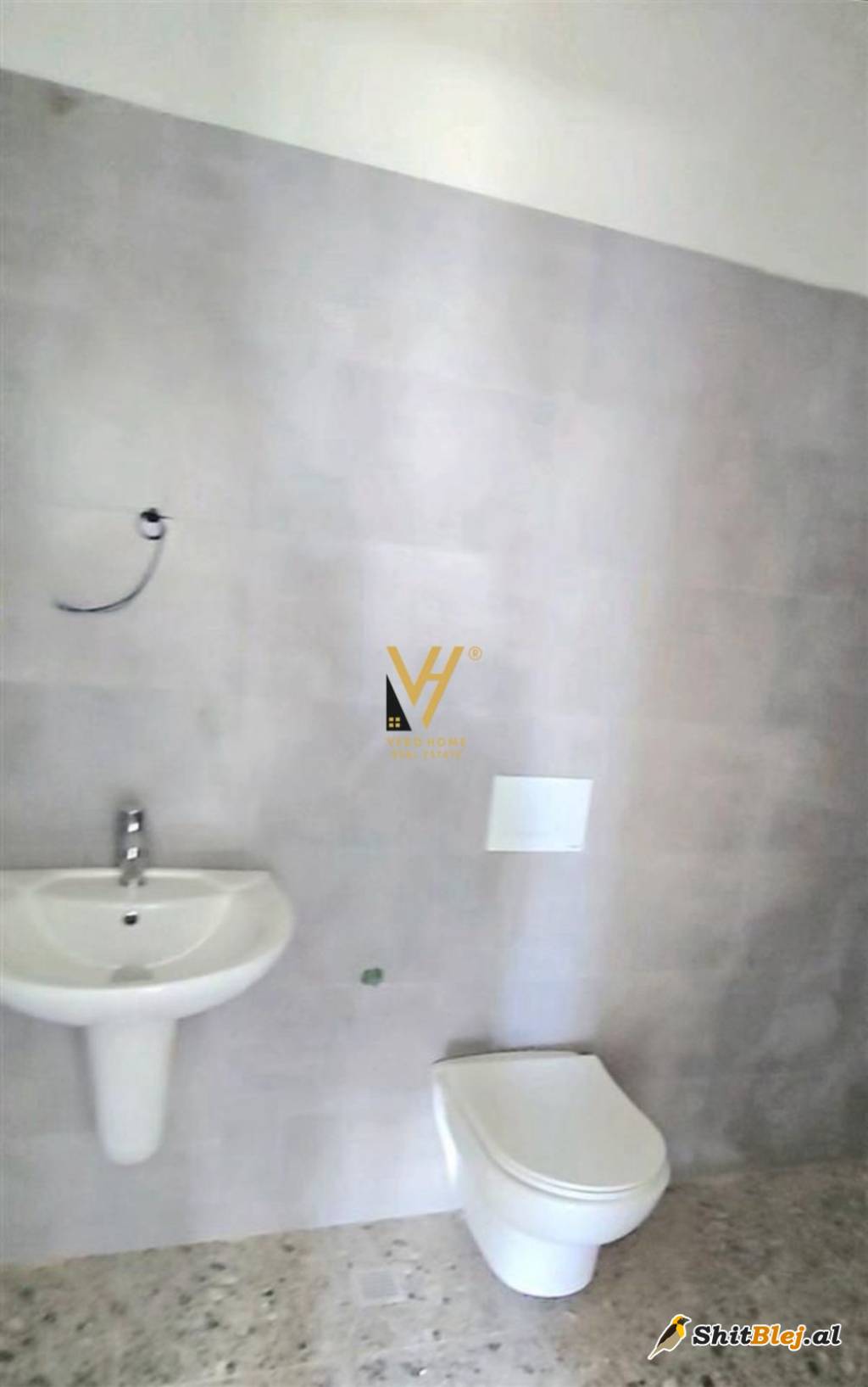 ZYRE 65 M2 ME QERA TE UNIVERS CITY 600 E