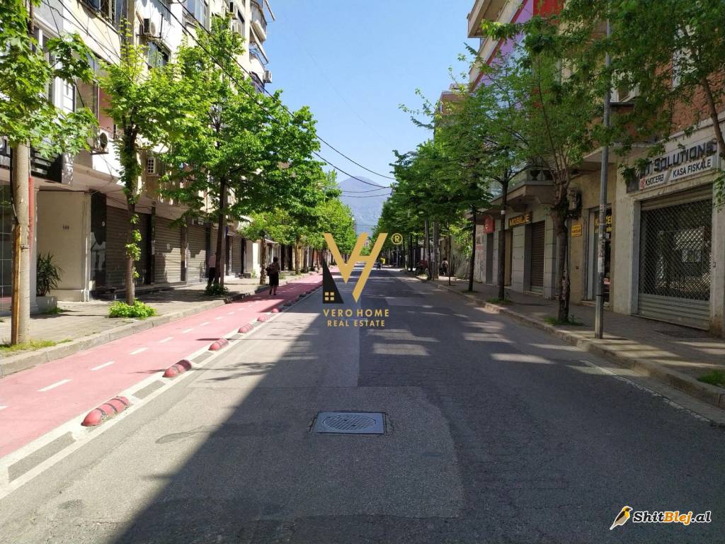 AMBIENT 20 M2 TE HOXHA TAHSIM 300 EURO