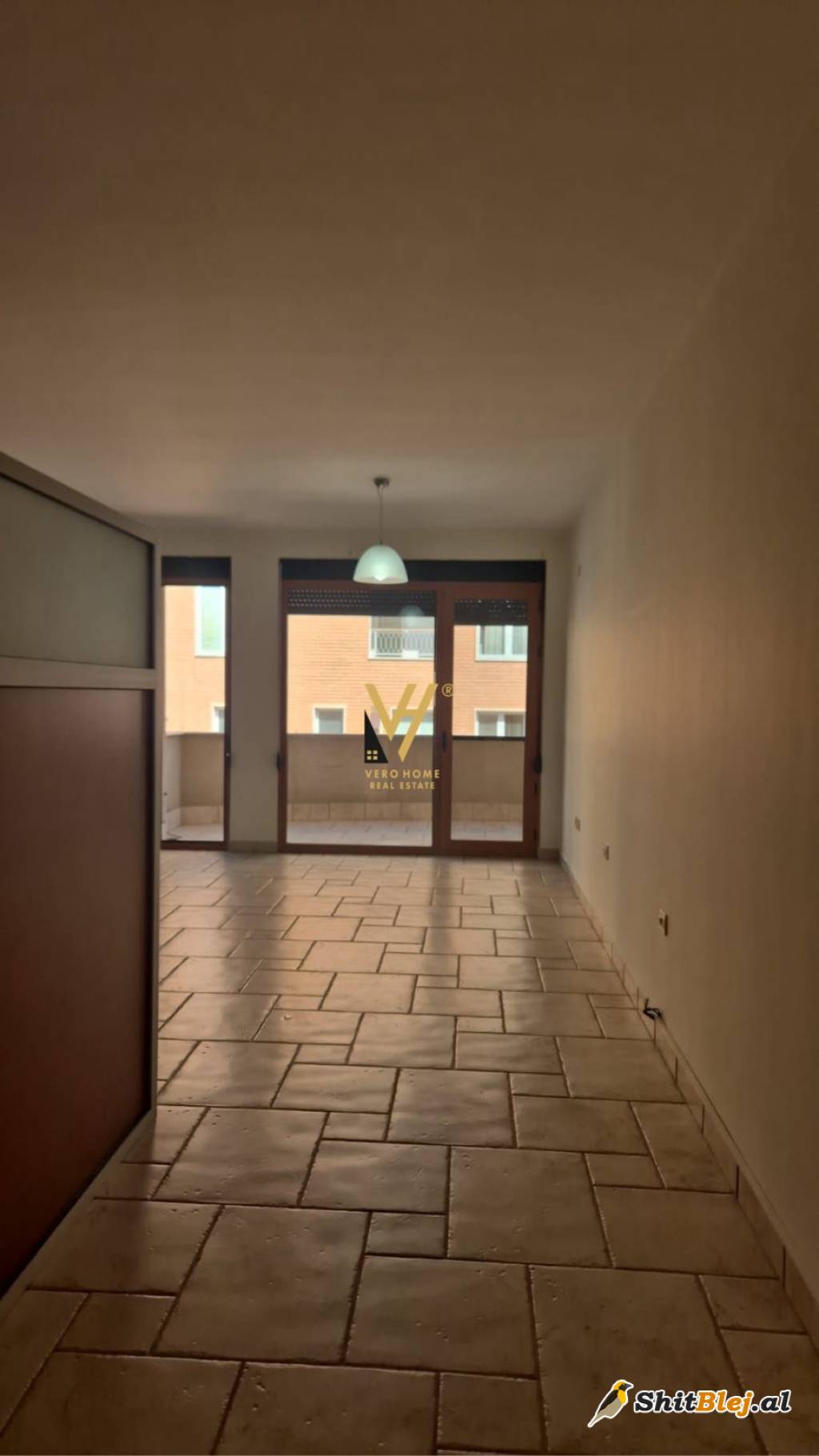 AMBIENT 140M2 TE RR.ELBASANIT 1.600 EURO