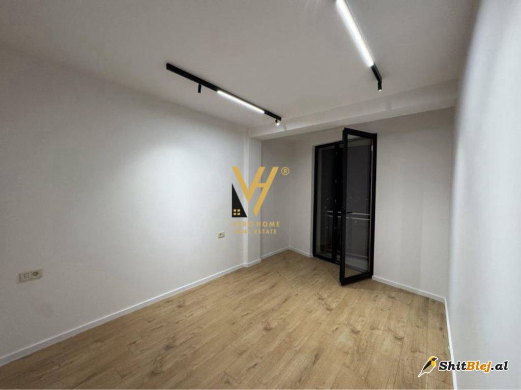  ZYRE 94 M2 TE RRUGA DURRESIT 1.000 EURO