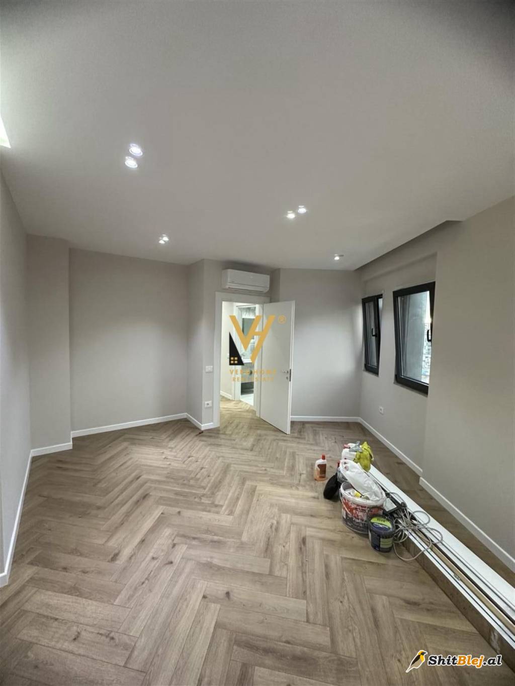 ZYRE 126 M2 TE UNAZA E RE 1.250 EURO