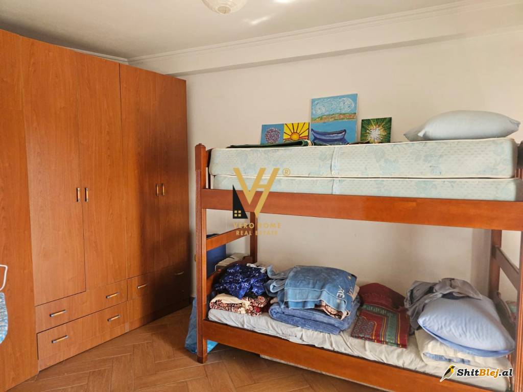 2+1+2 ME QIRA TE RR.BARRIKADAVE 65.000LE