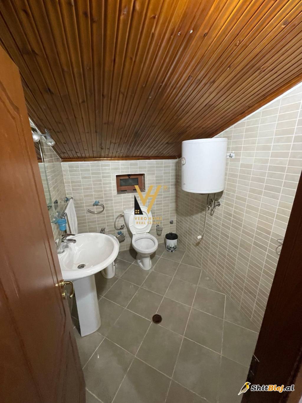 VILE 3-KATSHE ME QERA TE QSUT 1.000 EURO
