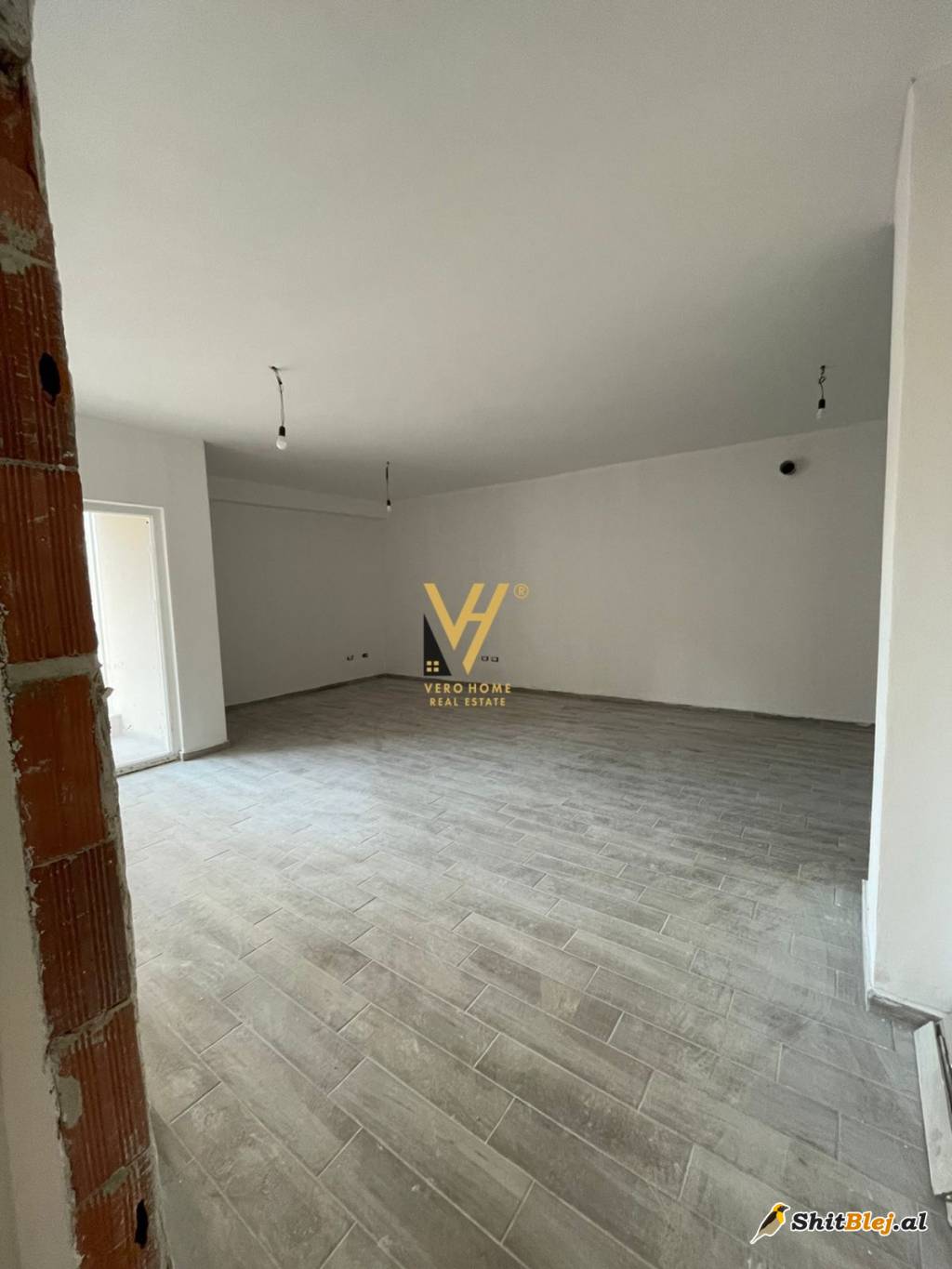 2+1+2 TE KOMPLEKSI AURA 179.400 EURO