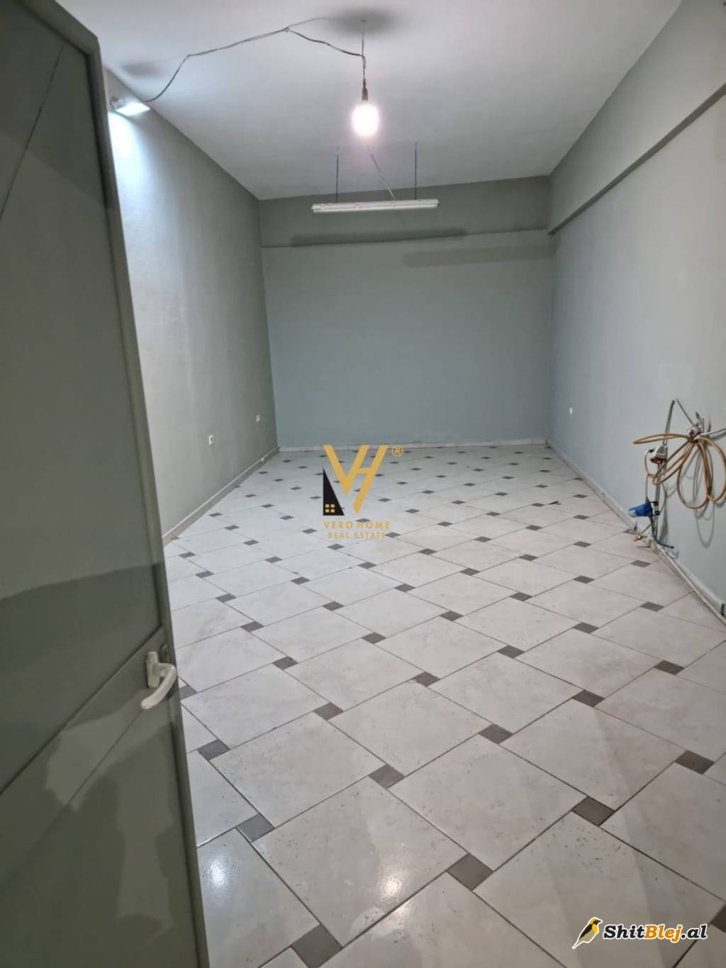 MAGAZINE 300 M2 NE SELITE 1.000 EURO