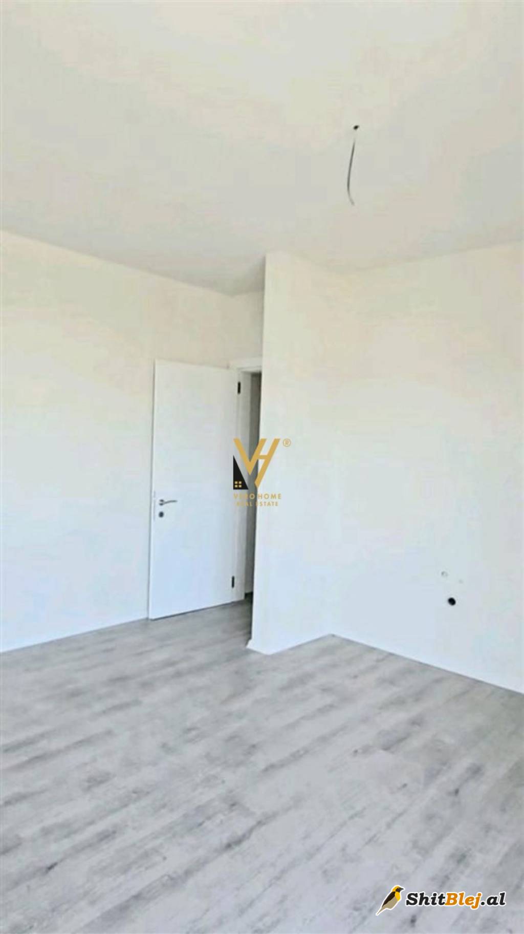 ZYRE 65 M2 ME QERA TE UNIVERS CITY 600 E