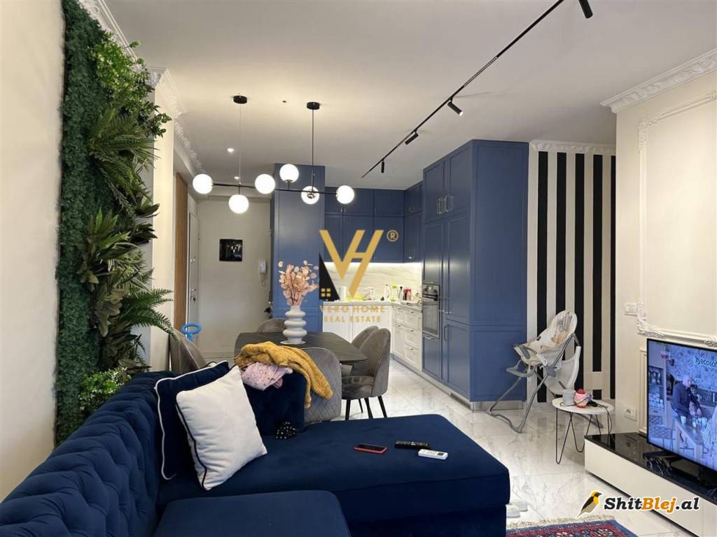  1+1+BLK TE KOMUNA E PARISIT 237.000 EUR