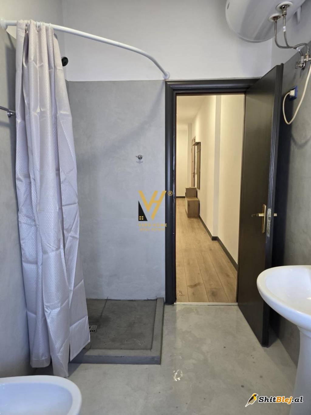  2+1 ME QERA TE KRISTAL CENTER 650 EURO