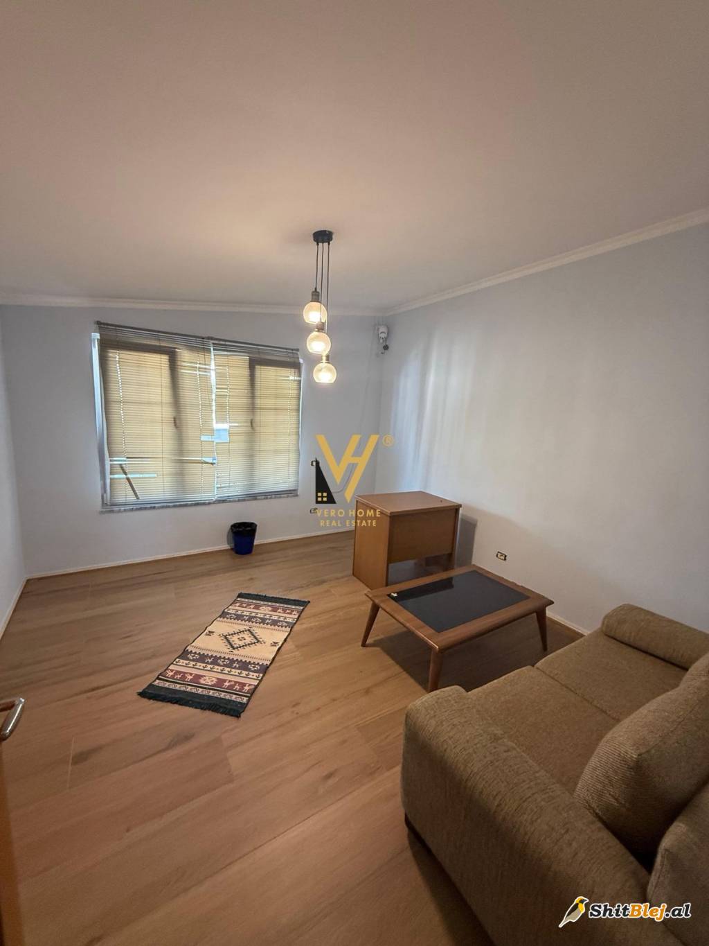 ZYRE 100 M2 TE KOMUNA E PARISIT 900 EURO