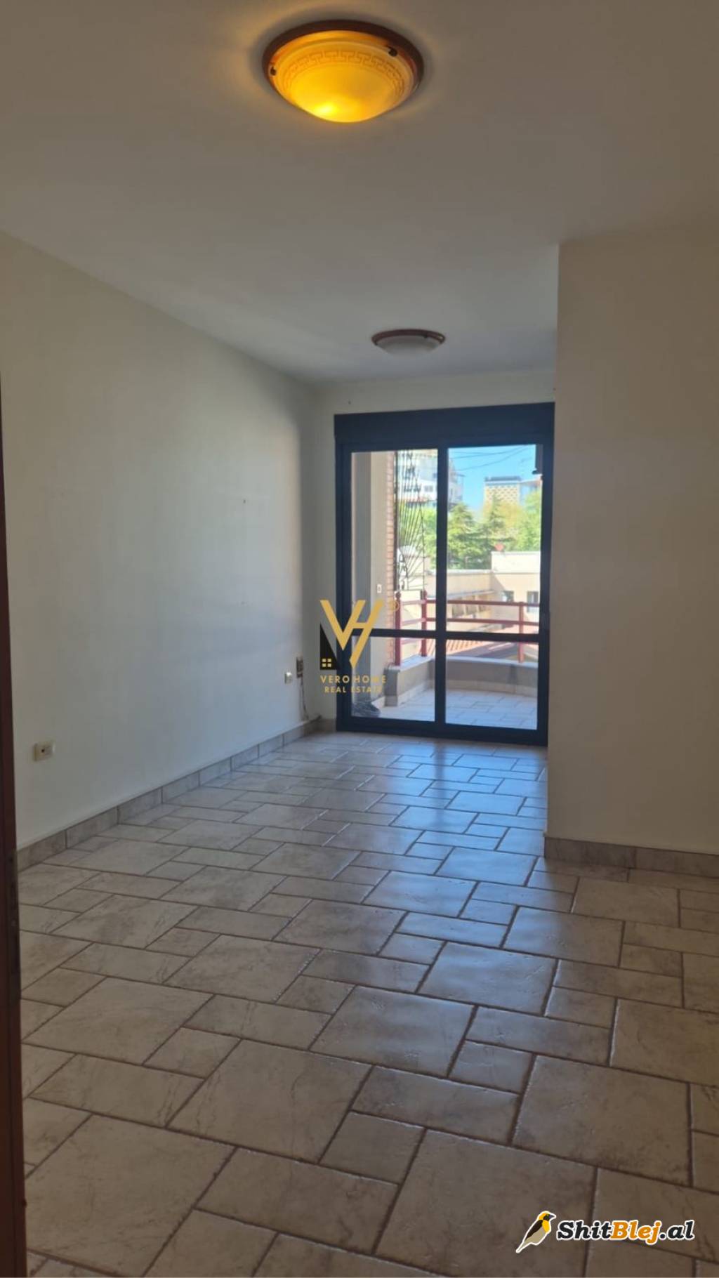 AMBIENT 140M2 TE RR.ELBASANIT 1.600 EURO
