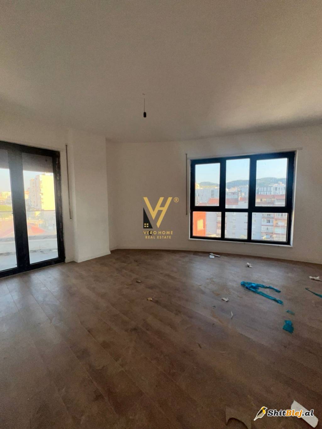 ZYRE 95 M2 TE KOMUNA E PARISIT 700 EURO