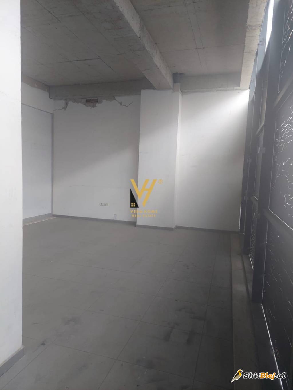 ZYRE TE KOMUNA E PARISIT 1.000 EURO