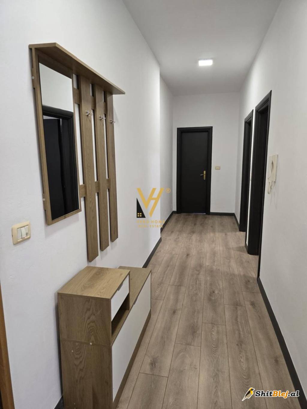  2+1 ME QERA TE KRISTAL CENTER 650 EURO
