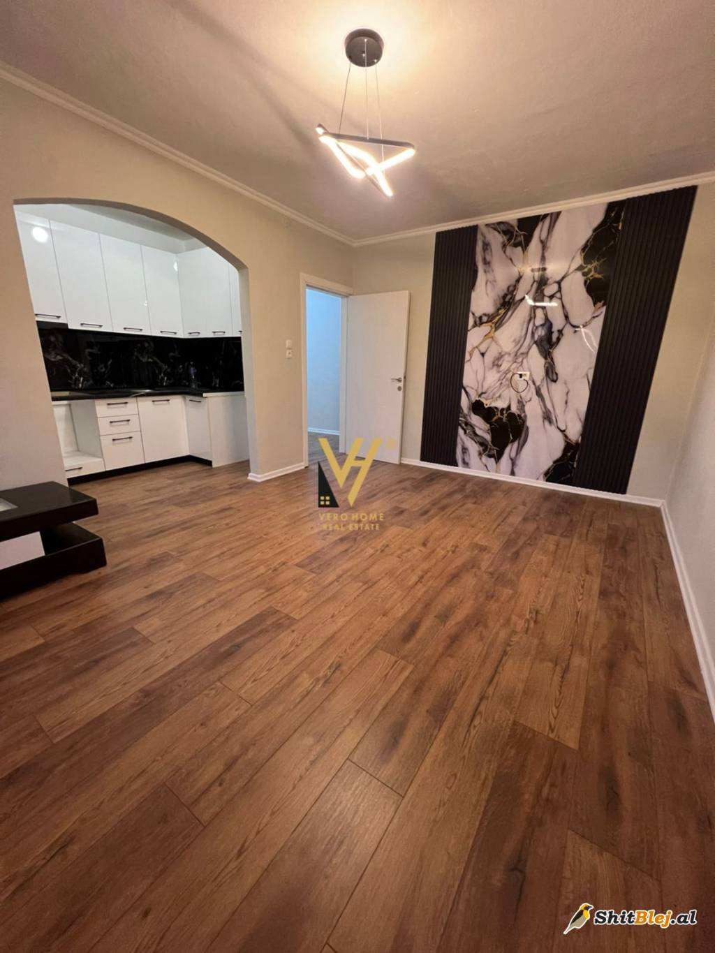  1+1 TE KLANI, KINOSTUDIO 92.000 EURO