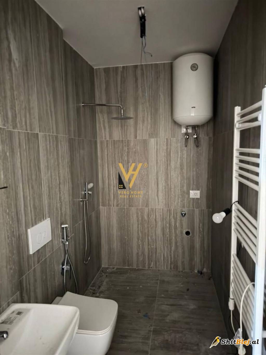 ZYRE 74 M2 ME QERA TE TREGU ÇAM 750 EURO