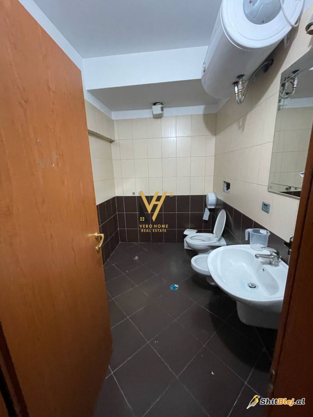 ZYRE 300M2 ME QERA TE SELVIA 2.700 EURO