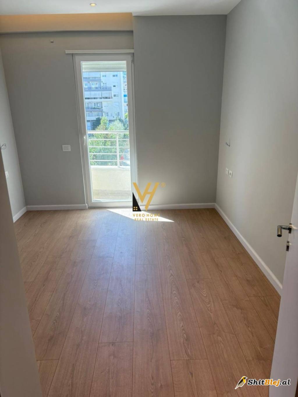  ZYRE 120 M2 KOMUNA 130.000 LEKE