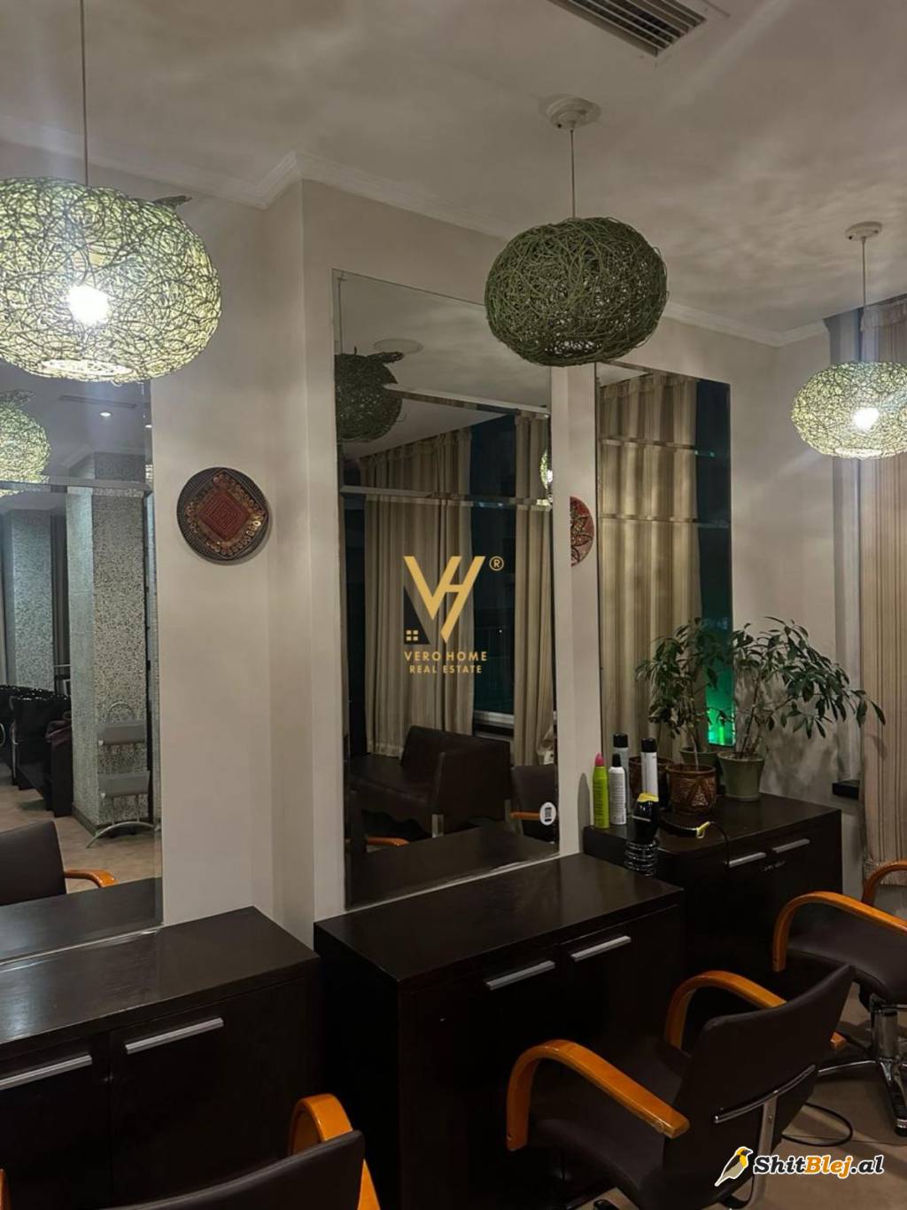 PARUKERIE 40 M2 TE RR.ELBASANIT 400 EURO